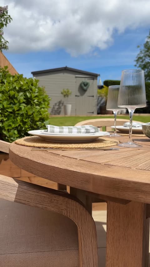 Instagram post by @jillyshumblehome for DUSK. Caption reads: [...] is this outdoor table and chairs from....