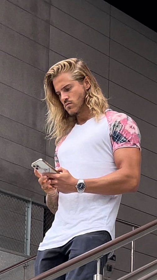 Instagram post by @henrikjordal for Happn. Caption reads: Future possibility?👀💛 

Anything can happn✨

Ad/....