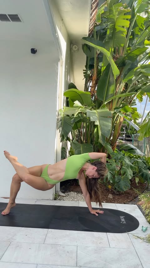 Instagram post by @aminahtaha for Alo Yoga. Caption reads: [...] are here, now @honeystudioapp wearing....