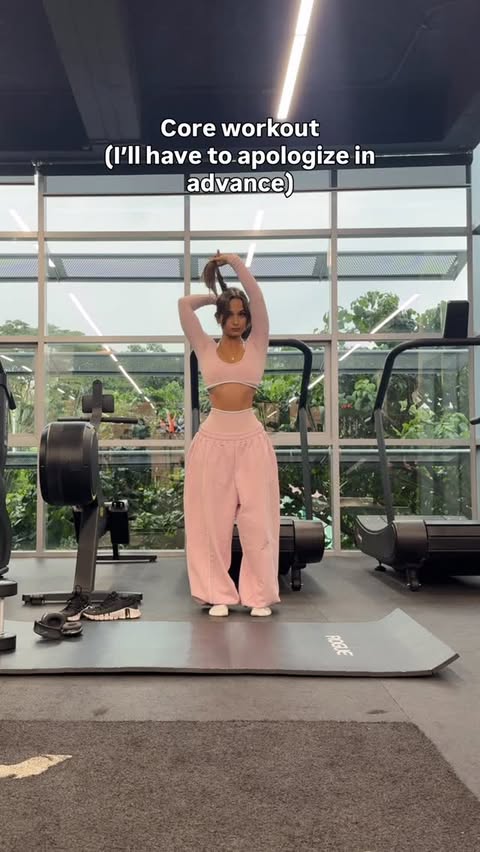 Instagram post by @mariavictoriatg for Teveo. Caption reads: Core workout so intense I’ll have to apologize in....