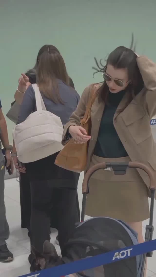 Instagram post by @gata_marry_freenbecky123 for Tokopedia. Caption reads: She's so fine 😎 #BeckyFlyToMFW #TodsxBecky....