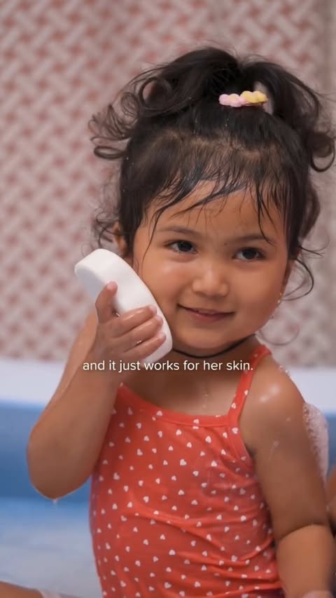 Instagram post by @gungun_and_mom for Johnson’s Baby. Caption reads: [...] But no matter how bath time goes, Johnson’s....