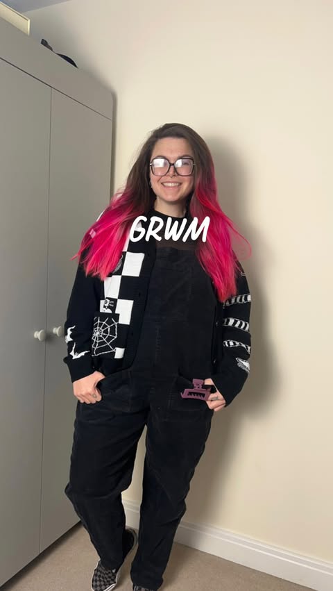 Instagram post by @flamingofruitsalad_ for TruffleShuffle. Caption reads: [...] mesh, Vans & Zero energy only....