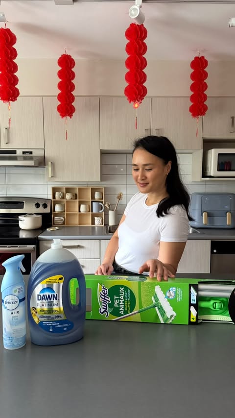 Instagram post by @camleeyoga for Dawn. Caption reads: [...] @swiffer makes floor cleanups quick,....