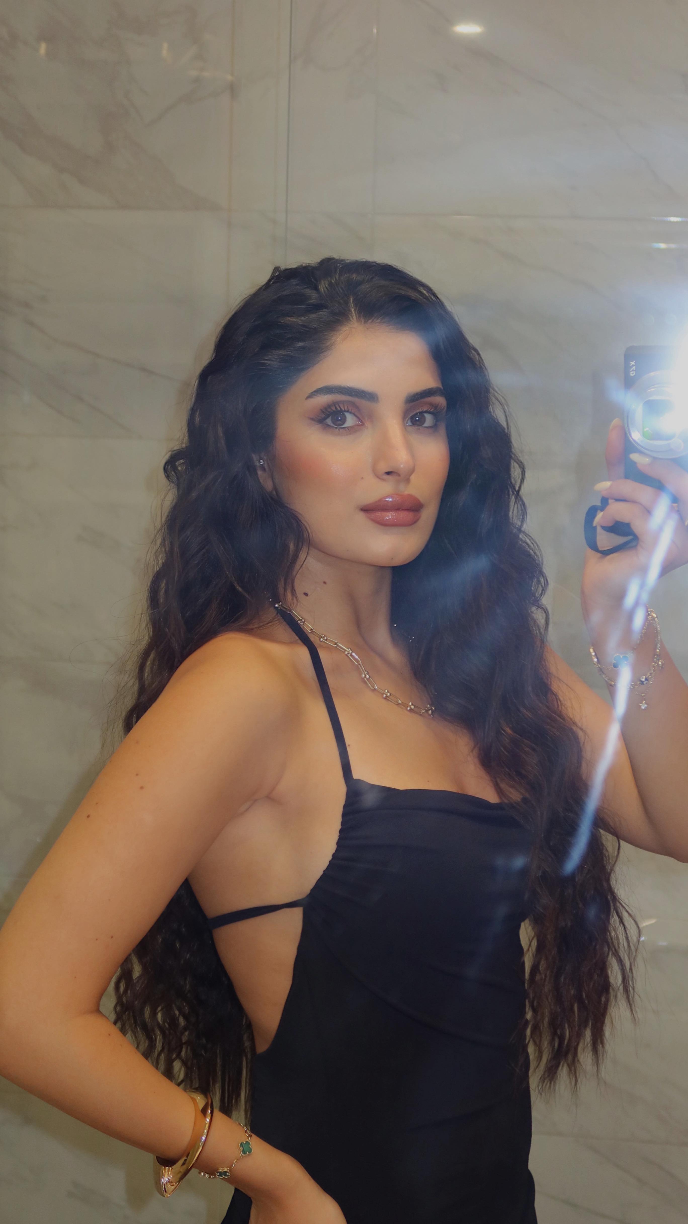 Instagram post by @pervinuzell for Black Fashion. Caption reads: Hazırım 🪭 🖤

#reklam.