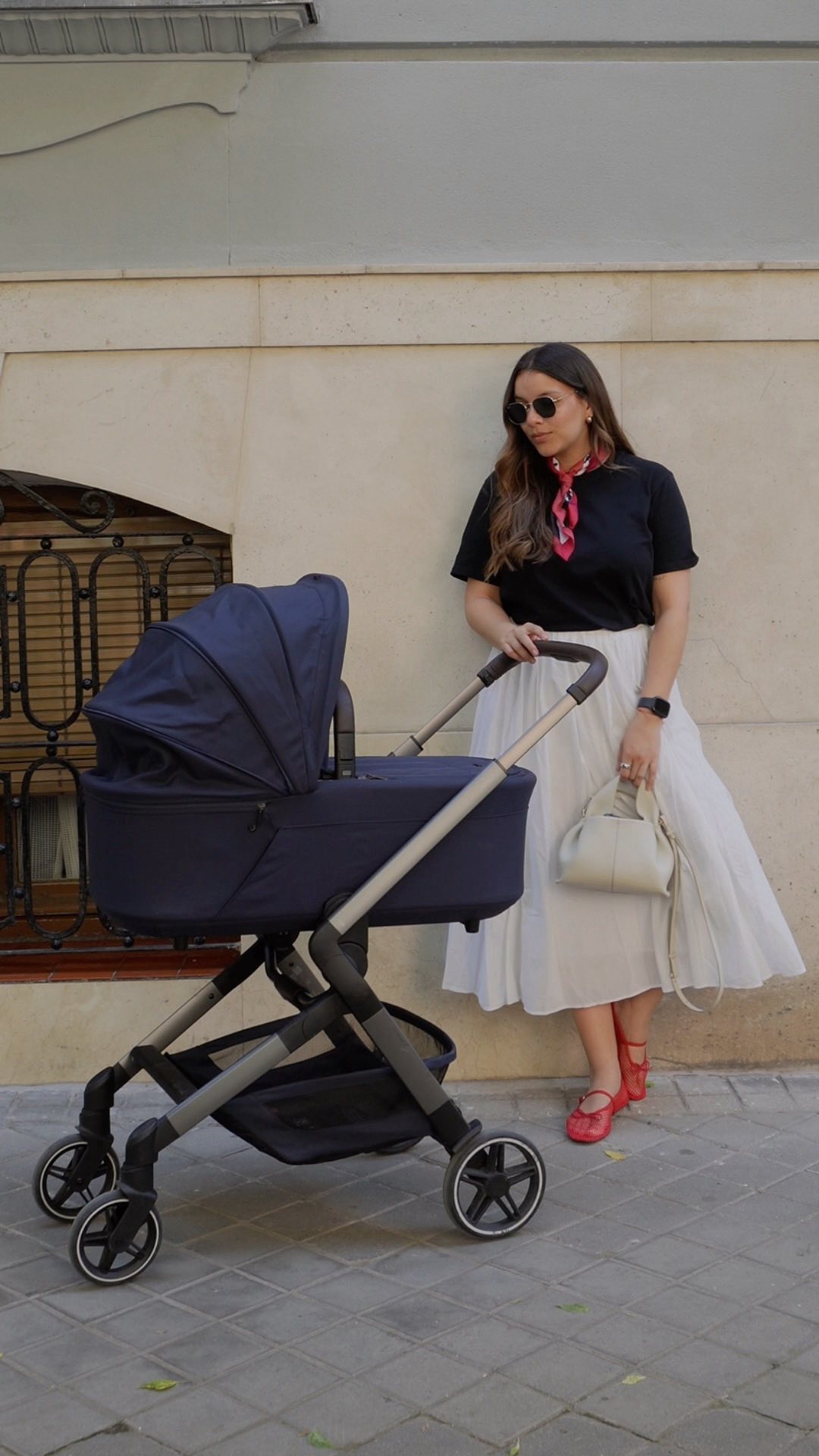 Instagram post by @veropascalr for Joolz. Caption reads: Outfit check de hoy por la mañana 🥰

Les dejo....