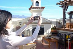 Instagram post by @laurabas for Samsung Indonesia. Caption reads: Beruntung banget bisa ngerayain moment pergantian....