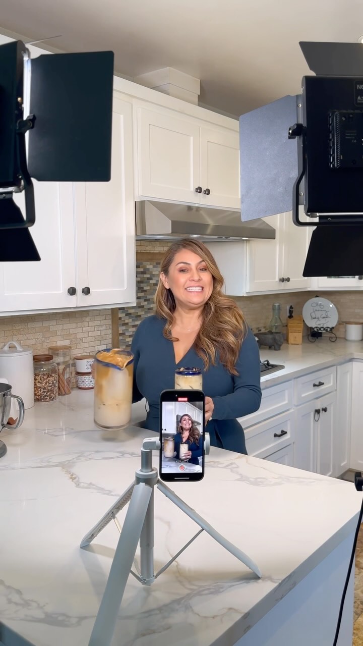 Instagram post by @happybelliesbyjenny for Intuit QuickBooks. Caption reads: #Ad ¿En qué parte de tu negocio necesitas ayuda?....