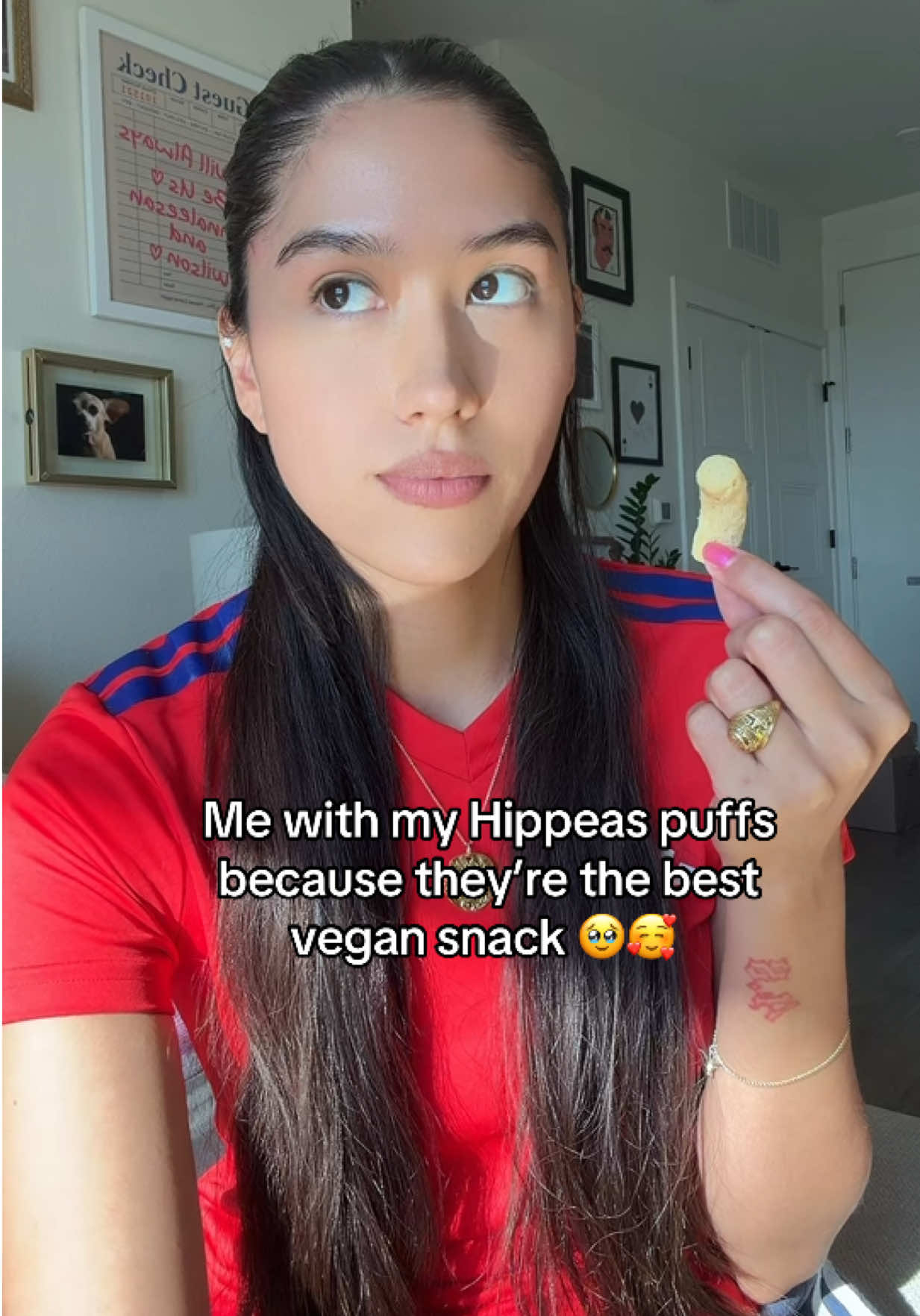 TikTok post by @annaleesah for HIPPEAS. Caption reads: @HIPPEAS Snacks for life 🥰💘 #hippeas #vegan....