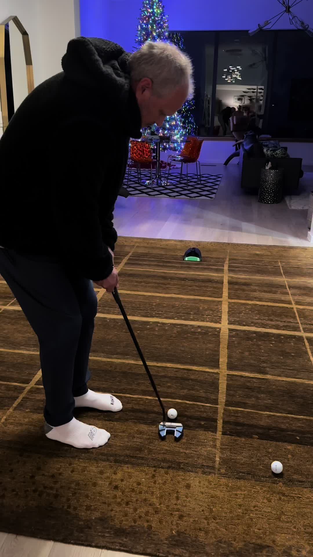 TikTok post by @keepingupwkelsnicole for Arttodo Golf. Caption reads: [...] and want to practice putting, the....