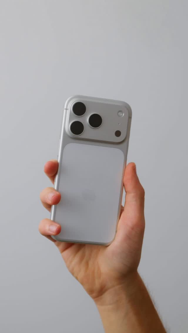 Instagram post by @mats.visuals for PITAKA. Caption reads: This case is so slim. 

Meet the Pitaka Glints of....