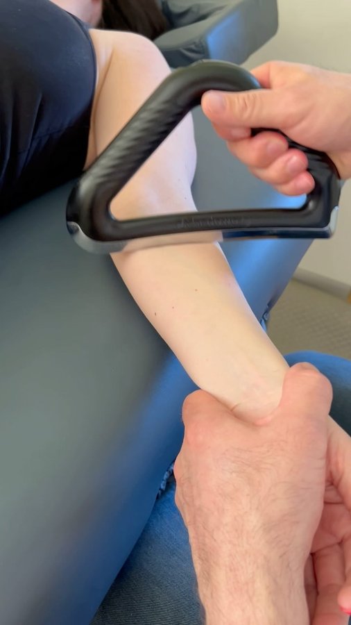 Instagram post by @georgi.therapy for Achedaway. Caption reads: [...] the Secret to Pain-Free Movement: @Achedaway....