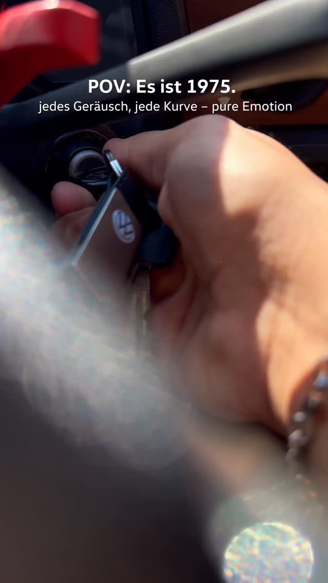 Instagram post by @johny.ibo for Volkswagen Österreich. Caption reads: Damals war alles anders – aber irgendwie auch ganz....