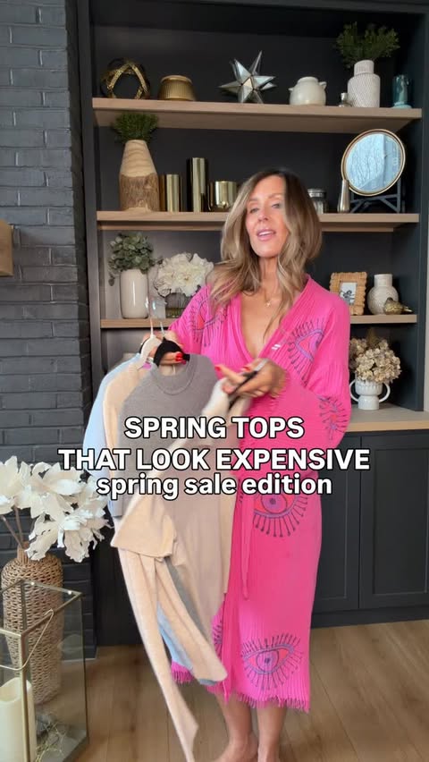 Instagram post by @themominstyle for Arachcloz. Caption reads: [...] Spring for these finds and more from....
