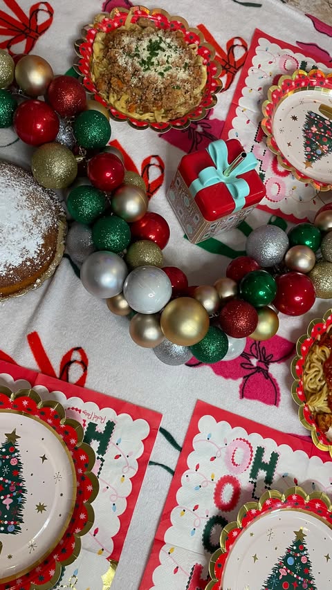 Instagram post by @ordinarilyextraordinarymom for Goldbelly. Caption reads: [...] New York hidden gem from @lartusi via....