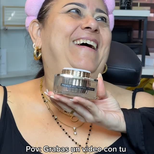 Instagram post by @analiabriz for Sigma Beauty. Caption reads: Mi mejor modelo, Feliz día Mami....