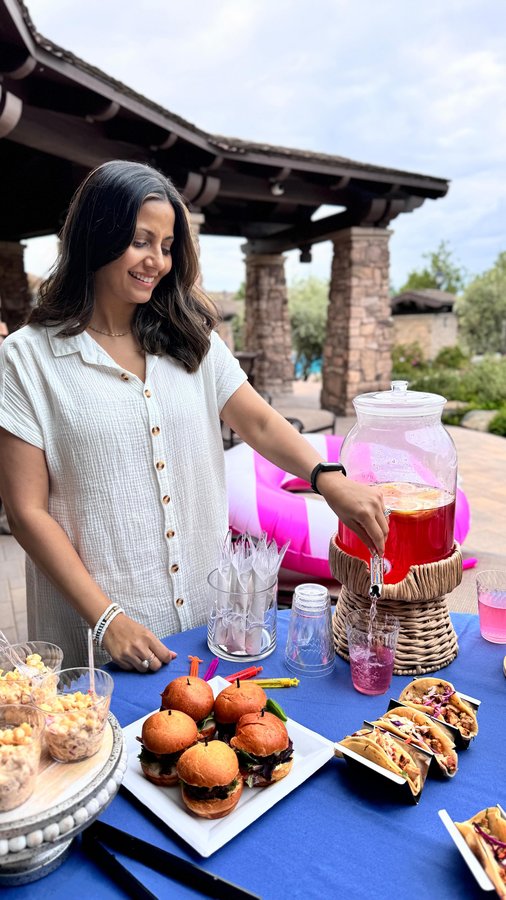 Instagram post by @thegeelife for Chinet. Caption reads: #Chinetpartner Who likes hosting without the....