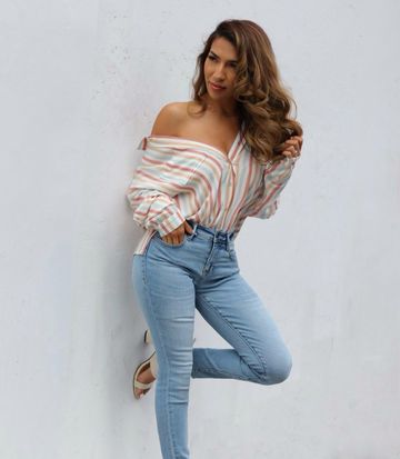 Instagram post by @xopattyskye for Dear John Denim. Caption reads: [...] stretchy jeans! Now available at....