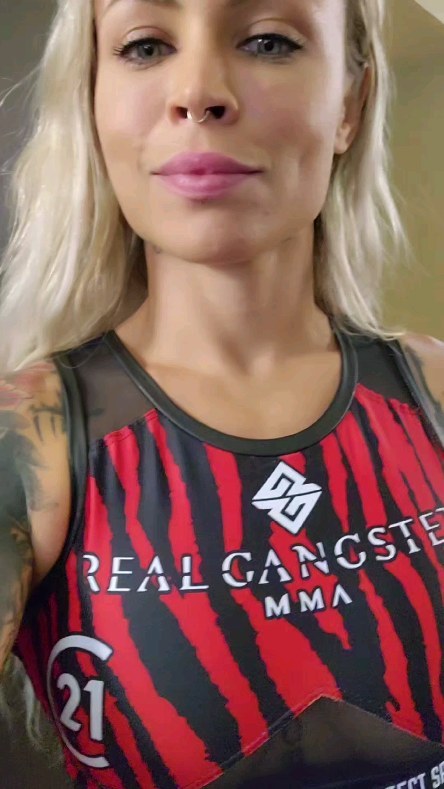 Instagram post by @jade.masson.wong for PERFECT Sports. Caption reads: [...] 💪🔥👊
@realgangsters 
@sideyboysup....