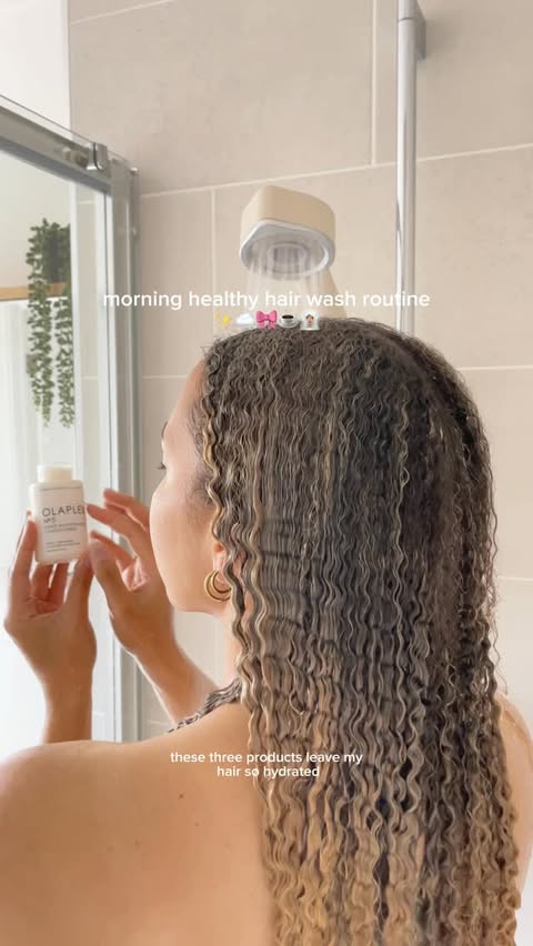 Instagram post by @amber.annabella for OLAPLEX. Caption reads: [...] dry and tangled but the new @olaplex....