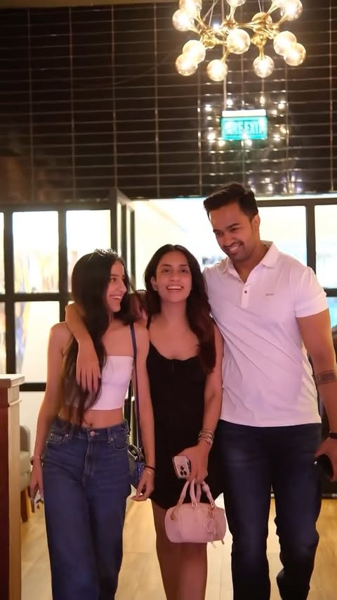 Instagram post by @sejalbhutani29 for TGI Fridays. Caption reads: [...] app and enjoy 25% OFF on your bill at Tgi....