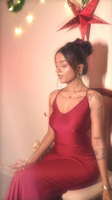 Instagram post by @icasperrr for Tata CLiQ. Caption reads: My Secret Santa has great style! 🎅🎁

Tata CLiQ....