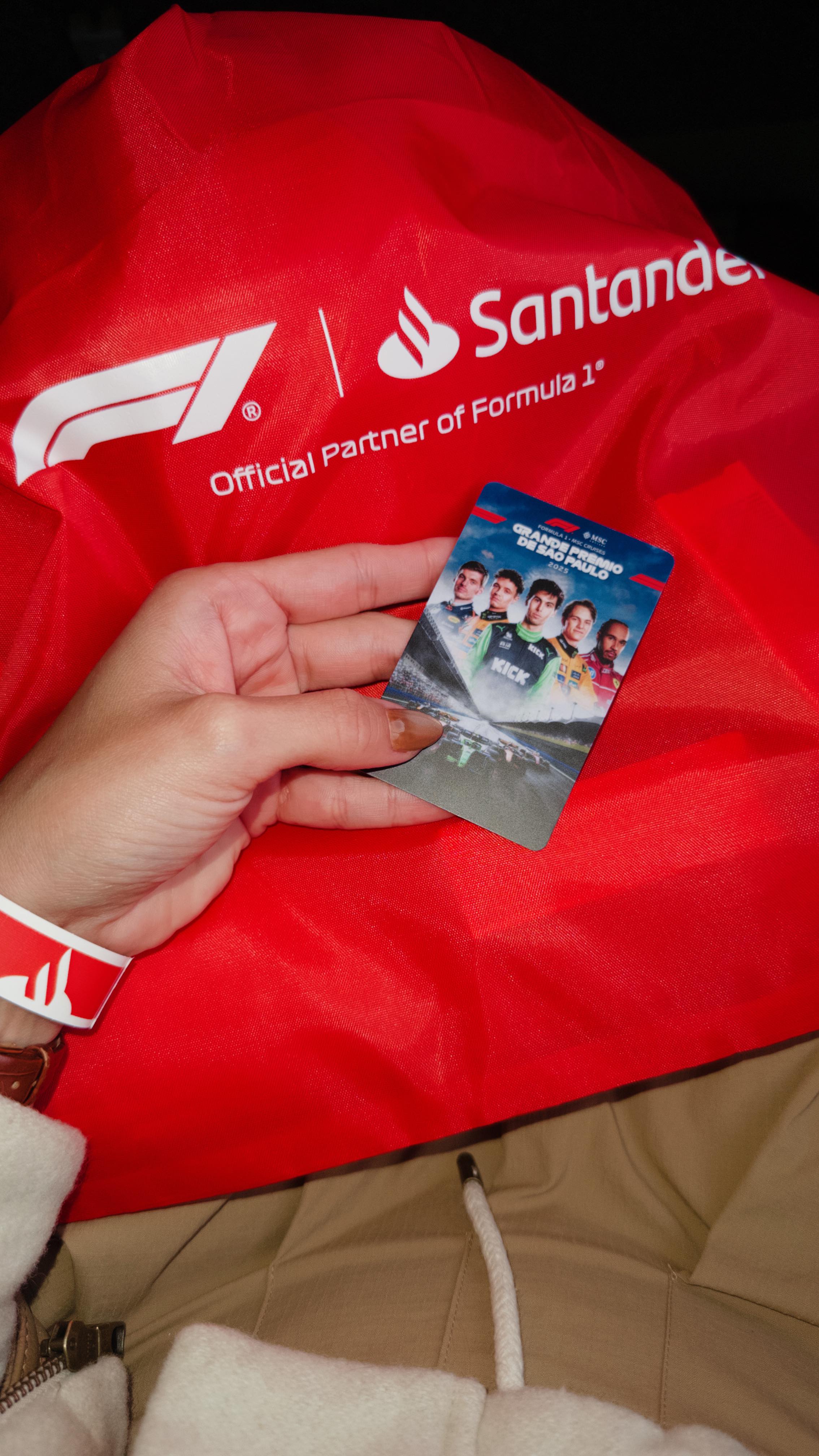 Instagram post by @_jenimonteiro for Santander. Caption reads: F1 🏁

@santanderbrasil.