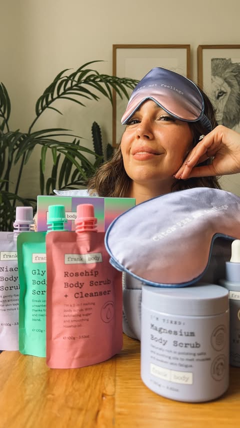 Instagram post by @thepeninsulamumma for Frank Body. Caption reads: [...] for a gorgeous gift under $60 the Frank Body....