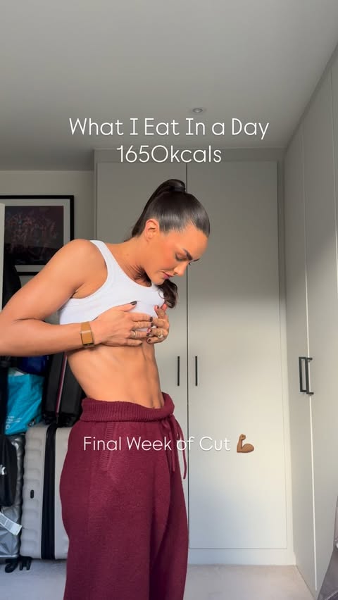 Instagram post by @ellamaerayner for Esn. Caption reads: What I Eat In a Day for the final week of my cut....