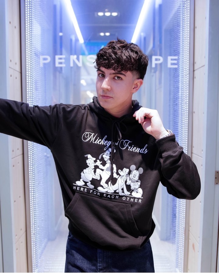 Instagram post by @mavylegaspi for Penshoppe. Caption reads: [...] go wrong with Classics! 🎬

Penshoppe x....