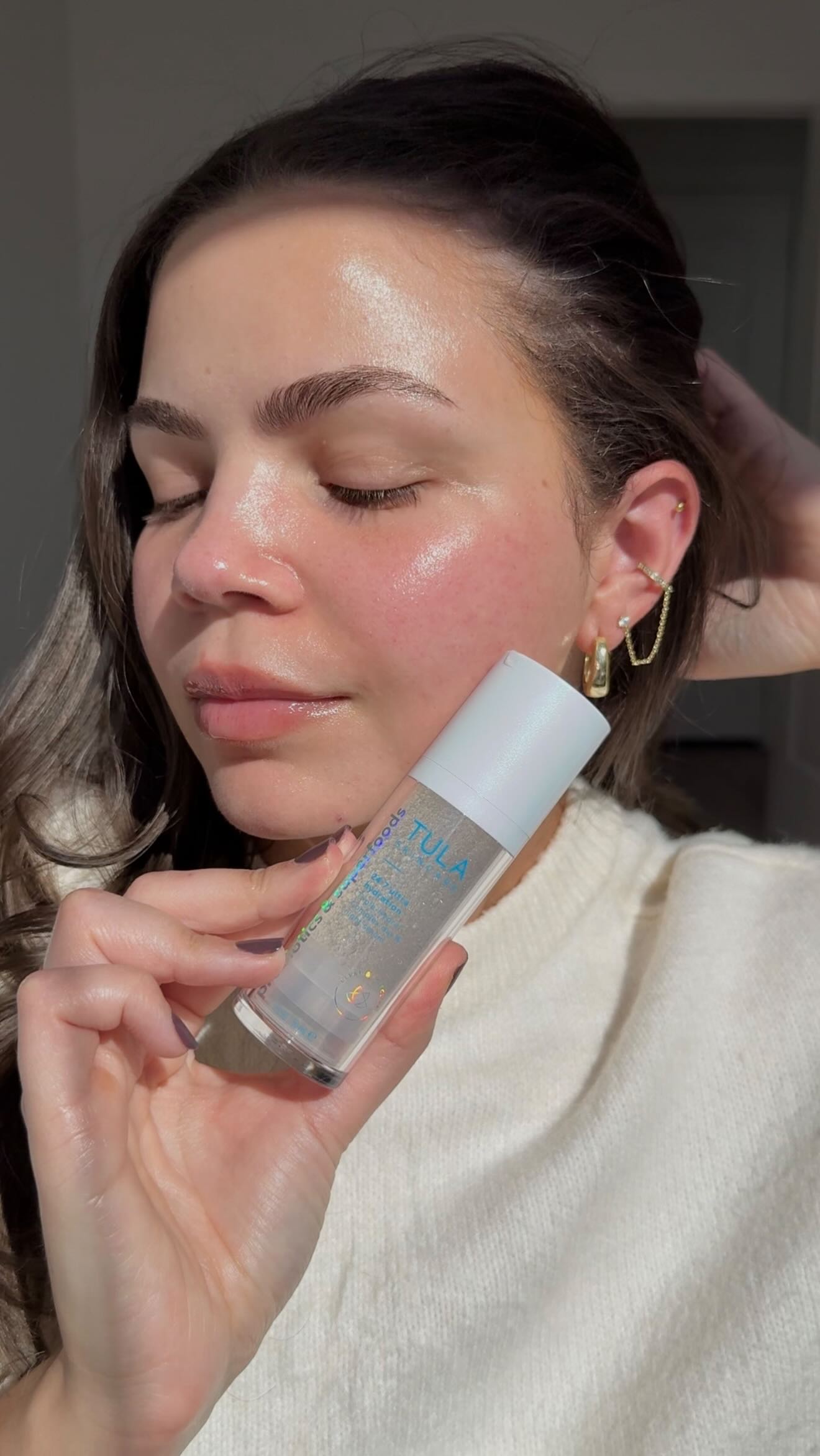 Instagram post by @aislinnfoutz for FabFitFun. Caption reads: 🪩 WINTER SPOILER 🪩 Radiant skin is one thing you....