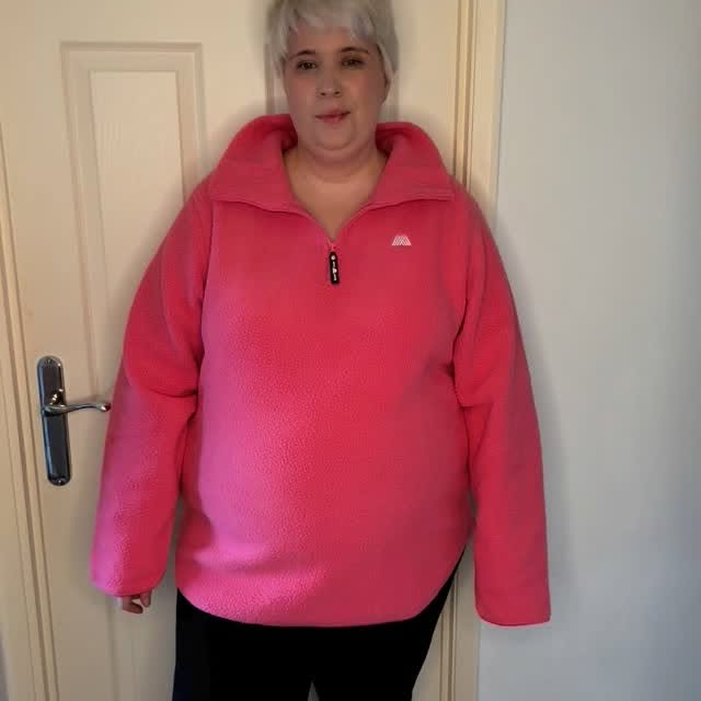 Instagram post by @sunblockstyle for 4TH ARQ. Caption reads: Loving the colours of these new 4th ARQ fleeces....