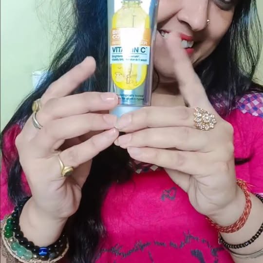Instagram post by @bhasinkhushboo_official for Garnier India. Caption reads: Super glowy face wash 🤩
#AD....
