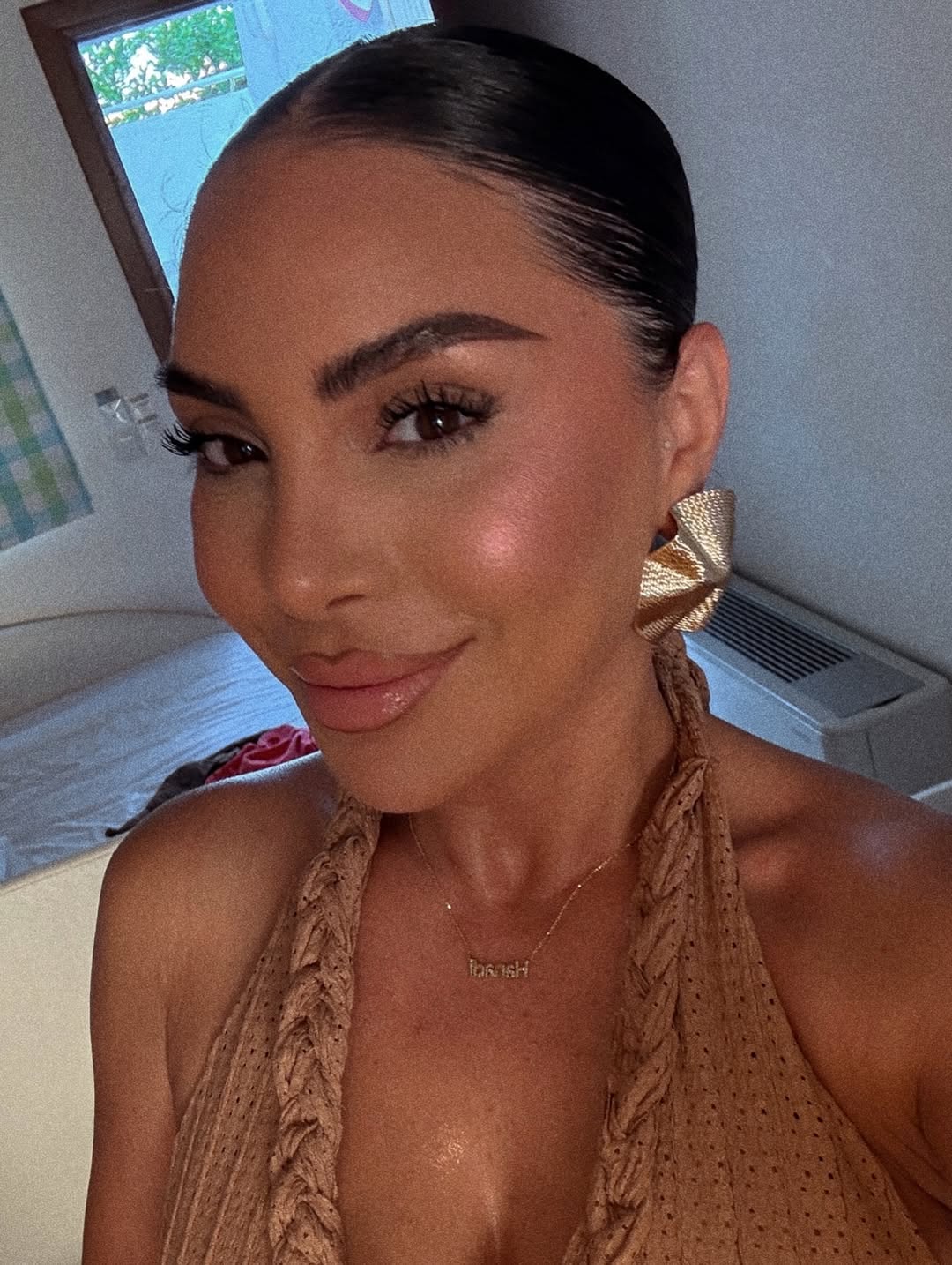 Instagram post by @hanadidiab for Tourlane. Caption reads: Anzeige | Kreta war genau das, was wir gebraucht....
