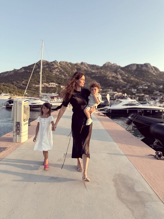 Instagram post by @catrinelmarlon for Yamamay. Caption reads: Grateful for these simple moments , never....