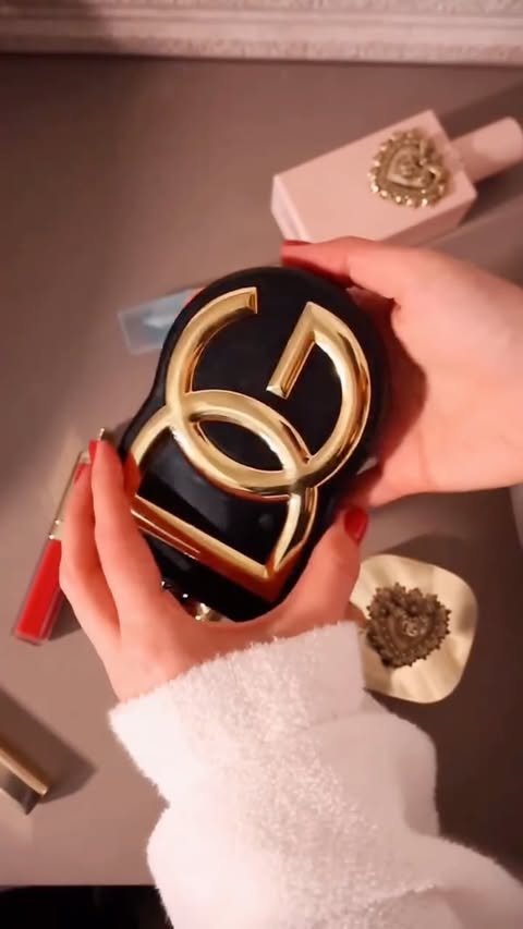 Instagram post by @claudiaemilio for Dolce&Gabbana. Caption reads: Io penso sempre a te, soltanto a te....