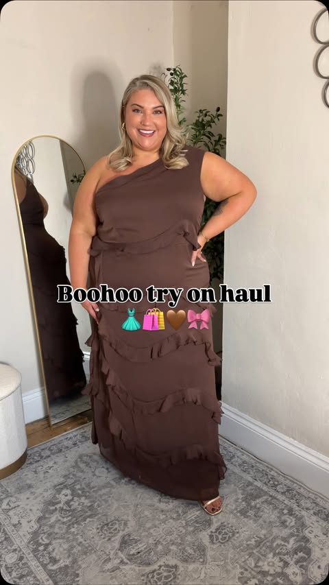 Instagram post by @jessontheplussize for Boohoo. Caption reads: Obsessed is an understatement 😍✨ @boohoo coming....