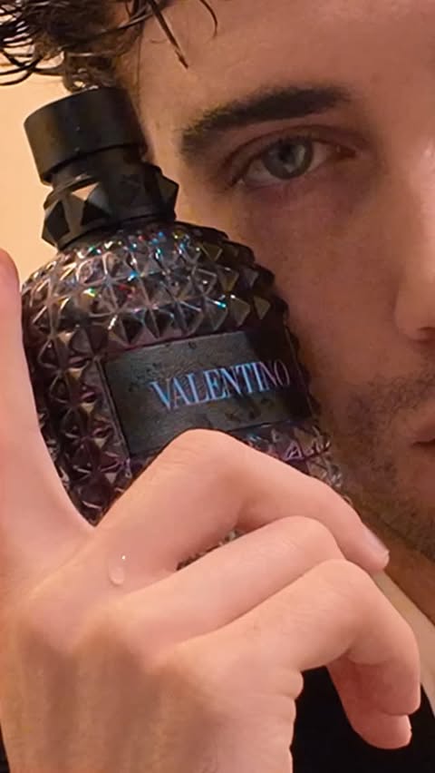 Instagram post by @yankelstevan for Valentino Beauty. Caption reads: [...] #borninroma #valentinobeauty #fragancias....