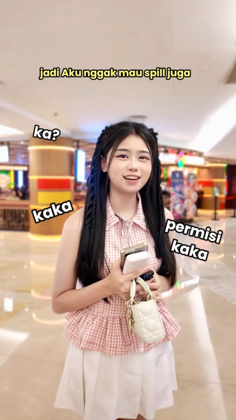 Instagram post by @kellgrac for Scarlett Whitening. Caption reads: hallo kakak-kakak.. akhirnya spill body care juga....