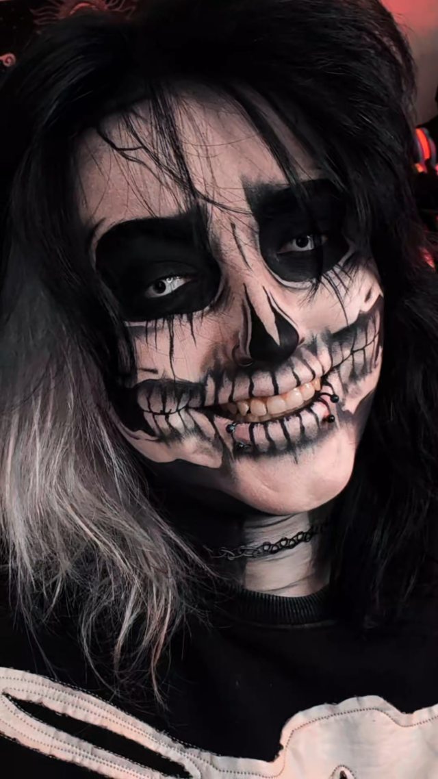 Instagram post by @easygoinggoth for MocoQueen. Caption reads: Halloween transition 💀🎃
°
°will it post? Had....