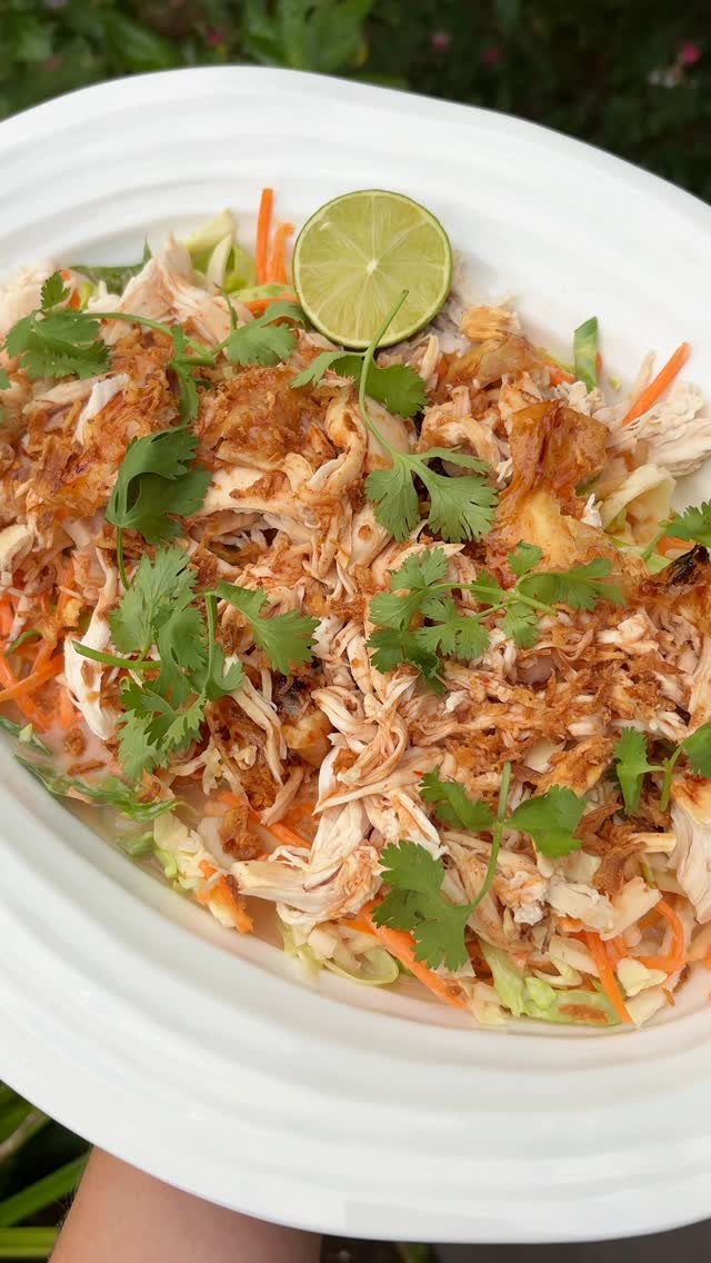 Instagram post by @gourmet_meg for JD’s Hot Honey. Caption reads: Hot honey roast chicken salad 🍗🍯🌶️

Served with....