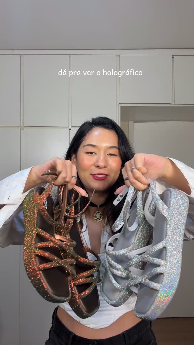 Instagram post by @fer_satiko for Melissa. Caption reads: Comprei as primeiras melissas da minha vida!....