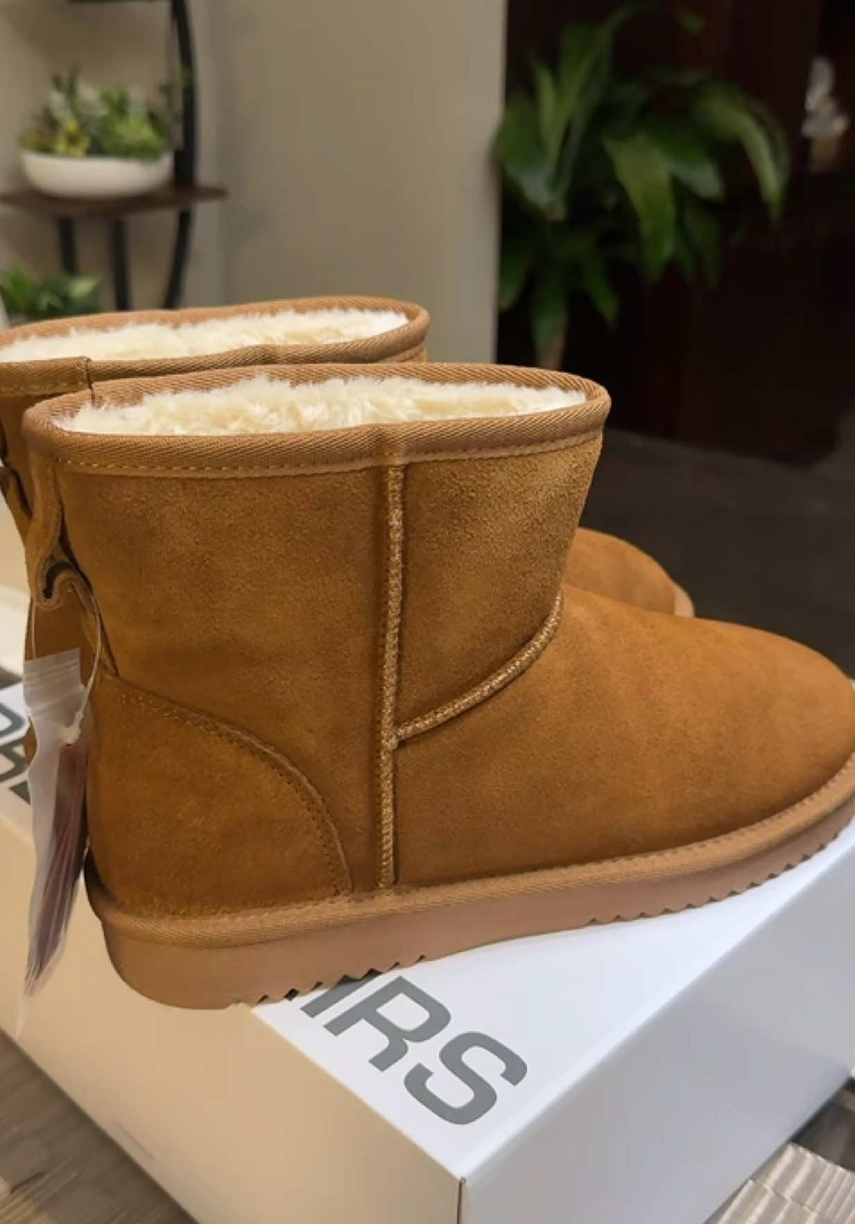 TikTok post by @tara.9979 for Dream Pairs. Caption reads: #creatorsearchinsights BLACK FRIDAY Dream Pairs....