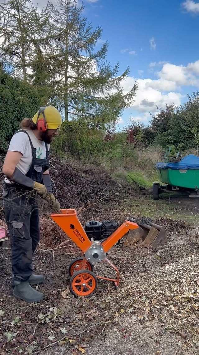 Instagram post by @gardeneriddler for Farmers Defense. Caption reads: [...] can get also 👍🏻 go check them out....