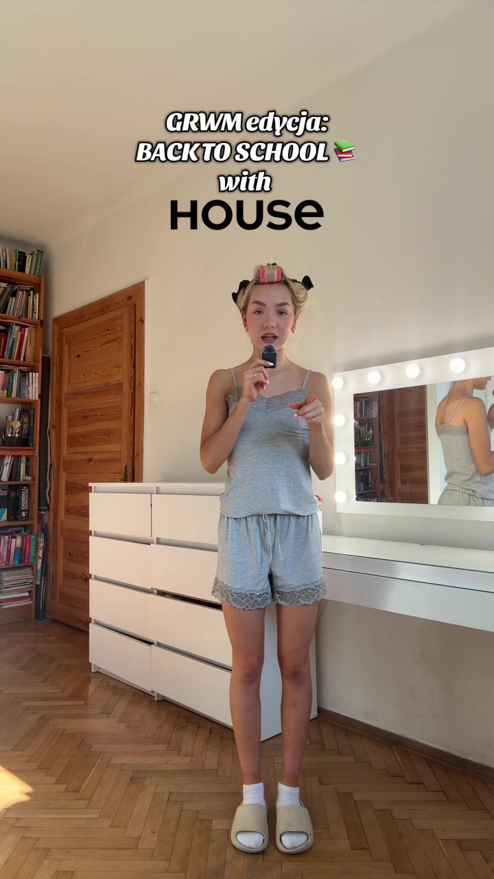 TikTok post by @_ola.haniaa for House Brand. Caption reads: Mój fashion sense w tamtej erze to było inne....