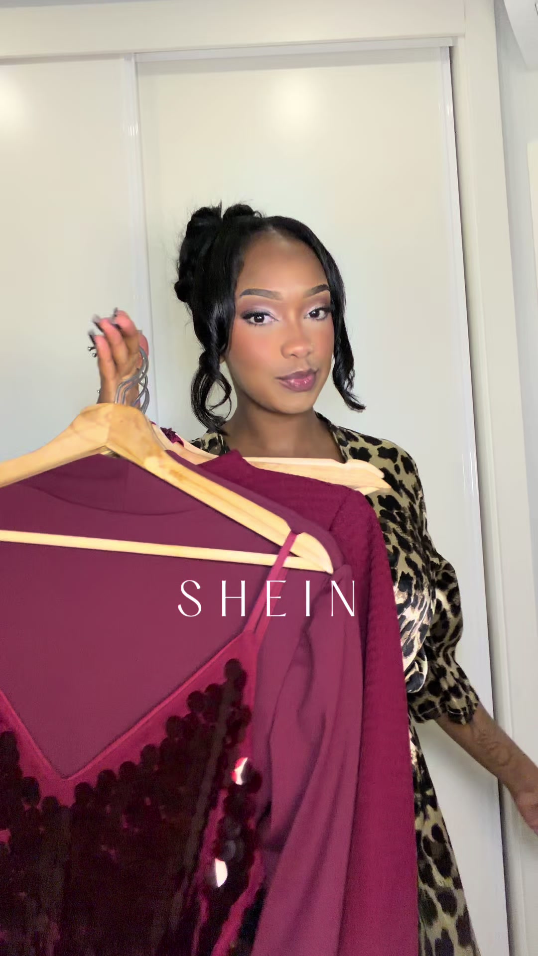 TikTok post by @ericanairveiga for Shein. Caption reads: ✨𝑆𝐻𝐸𝐼𝑁 𝐵𝑂𝑅𝐺𝑂𝑁𝐻𝐴 𝐷𝑅𝐸𝑆𝑆𝐸𝑆✨....