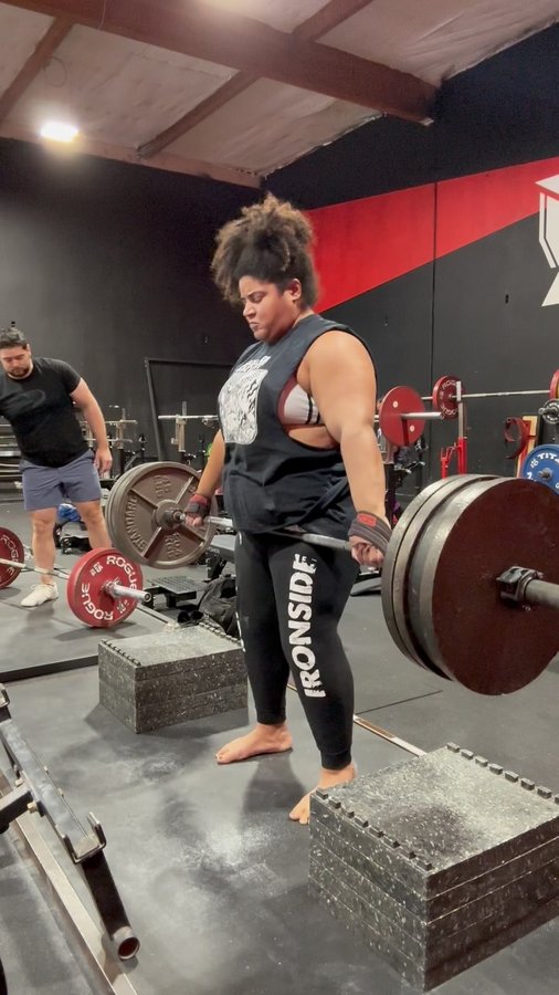 Instagram post by @gabigrl_prostrongwoman for Kinda Fit Kinda Fat. Caption reads: Been a minute since I posted training stuff on....