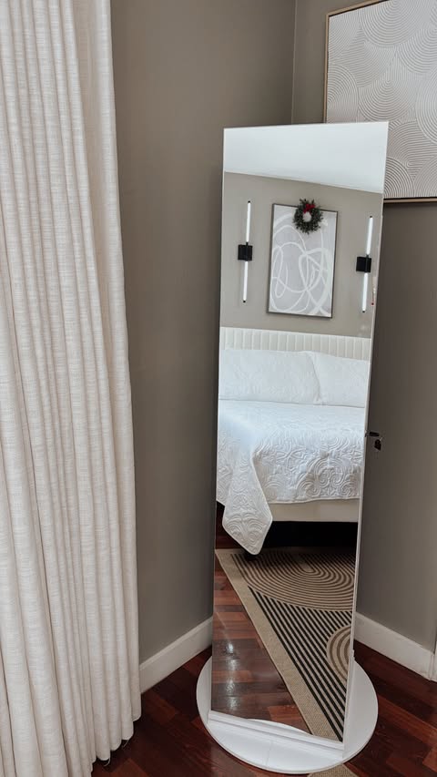 Instagram post by @jenniferpelaez25 for SONGMICS HOME. Caption reads: ✨ Jewelry lovers, this one’s for you! ✨
My new....