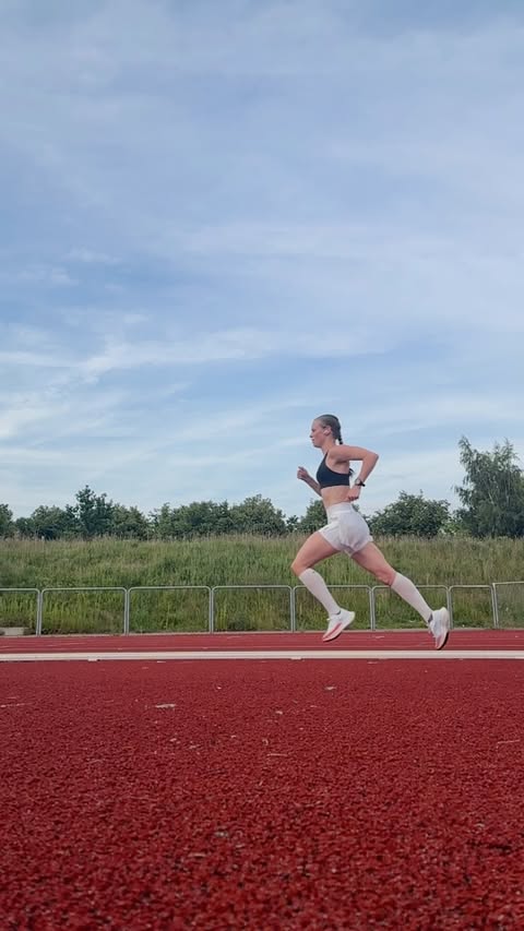 Instagram post by @jhedbys for 2XU. Caption reads: [...] Do you agree? In collaboration with....
