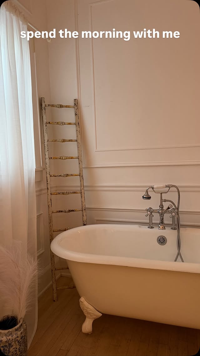 Instagram post by @donnatrana for Native Pet. Caption reads: [...] is to me by supporting her health with....